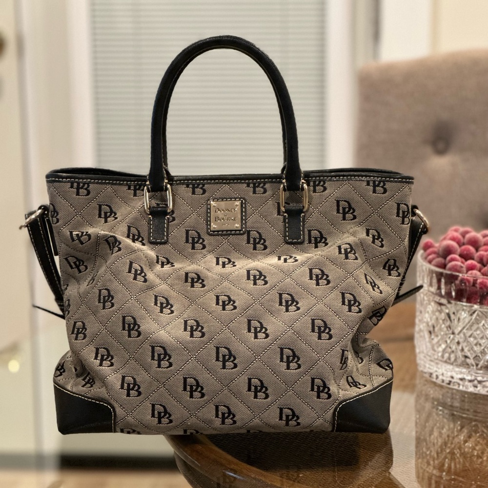 EUC Black Dooney & Bourke Maxi Quilt Chelsea Shopper